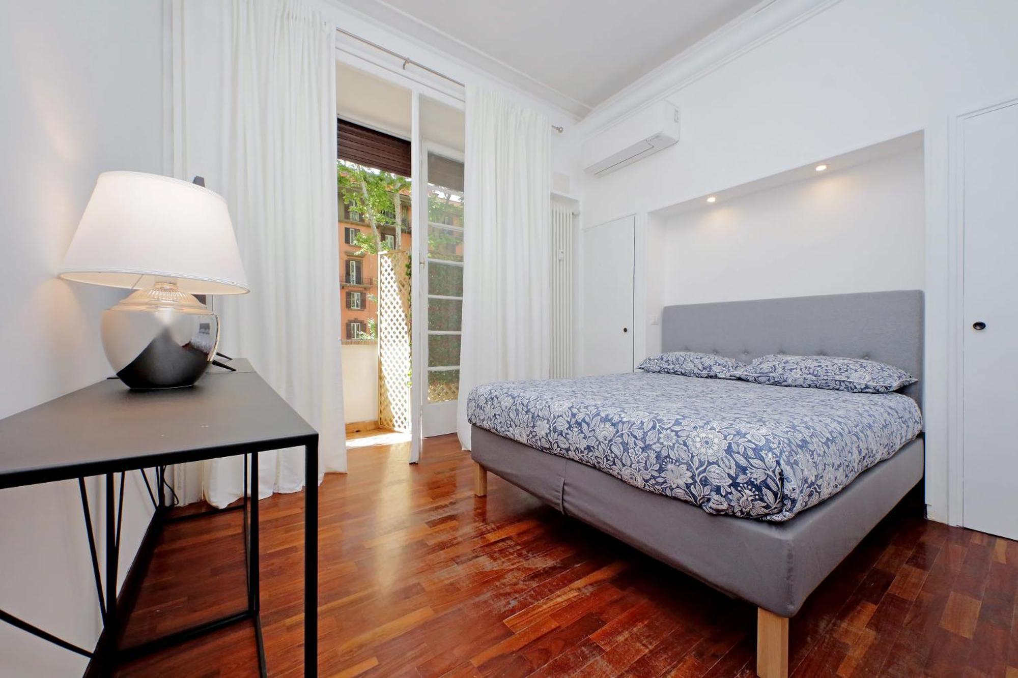 Charme E Style: Splendid With 2 Bedrooms * Rome