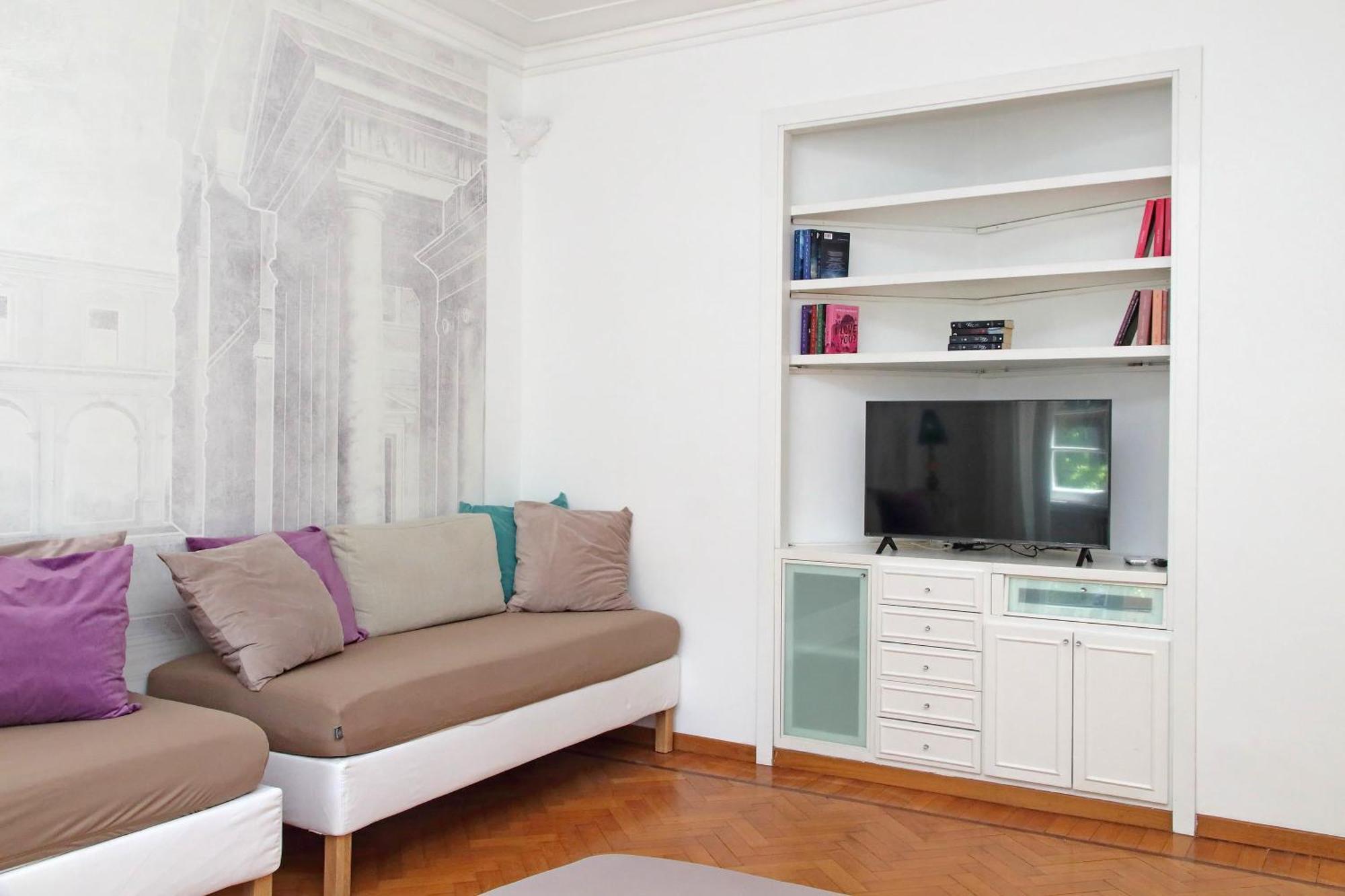 Charme E Style: Splendid With 2 Bedrooms Roma