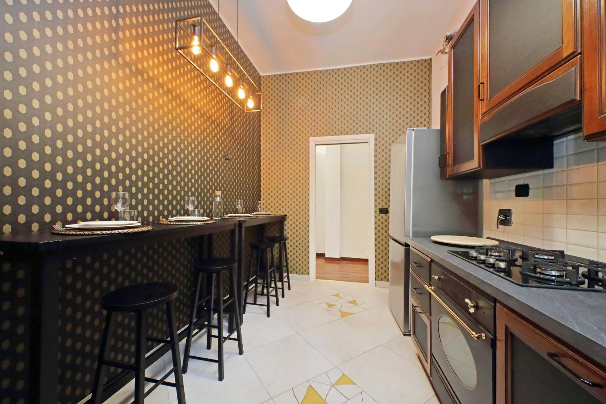 Appartamento Charme E Style: Splendid With 2 Bedrooms Roma