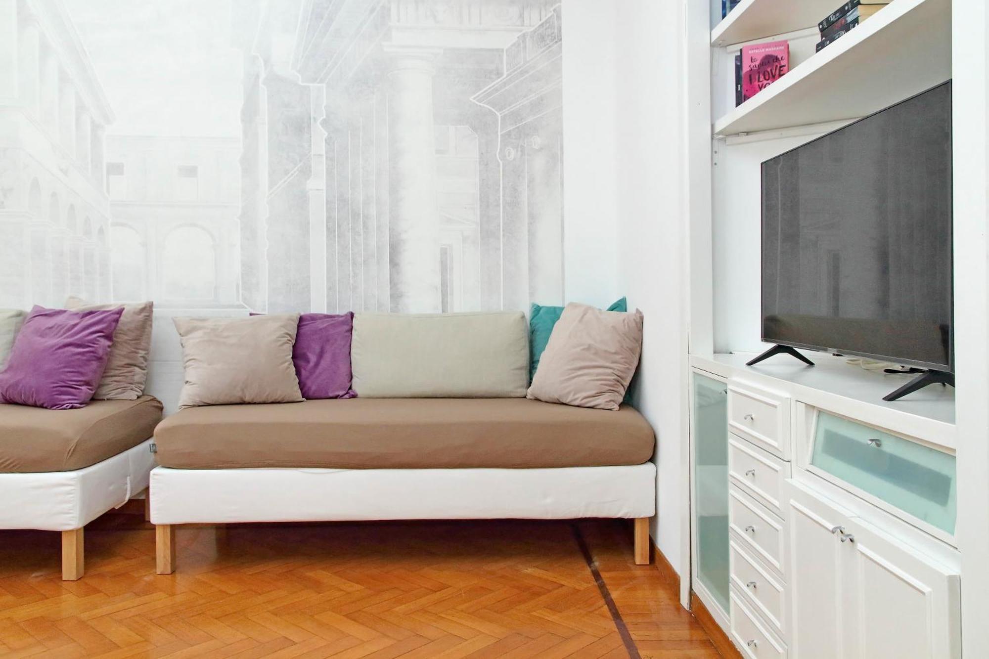 Charme E Style: Splendid With 2 Bedrooms Roma