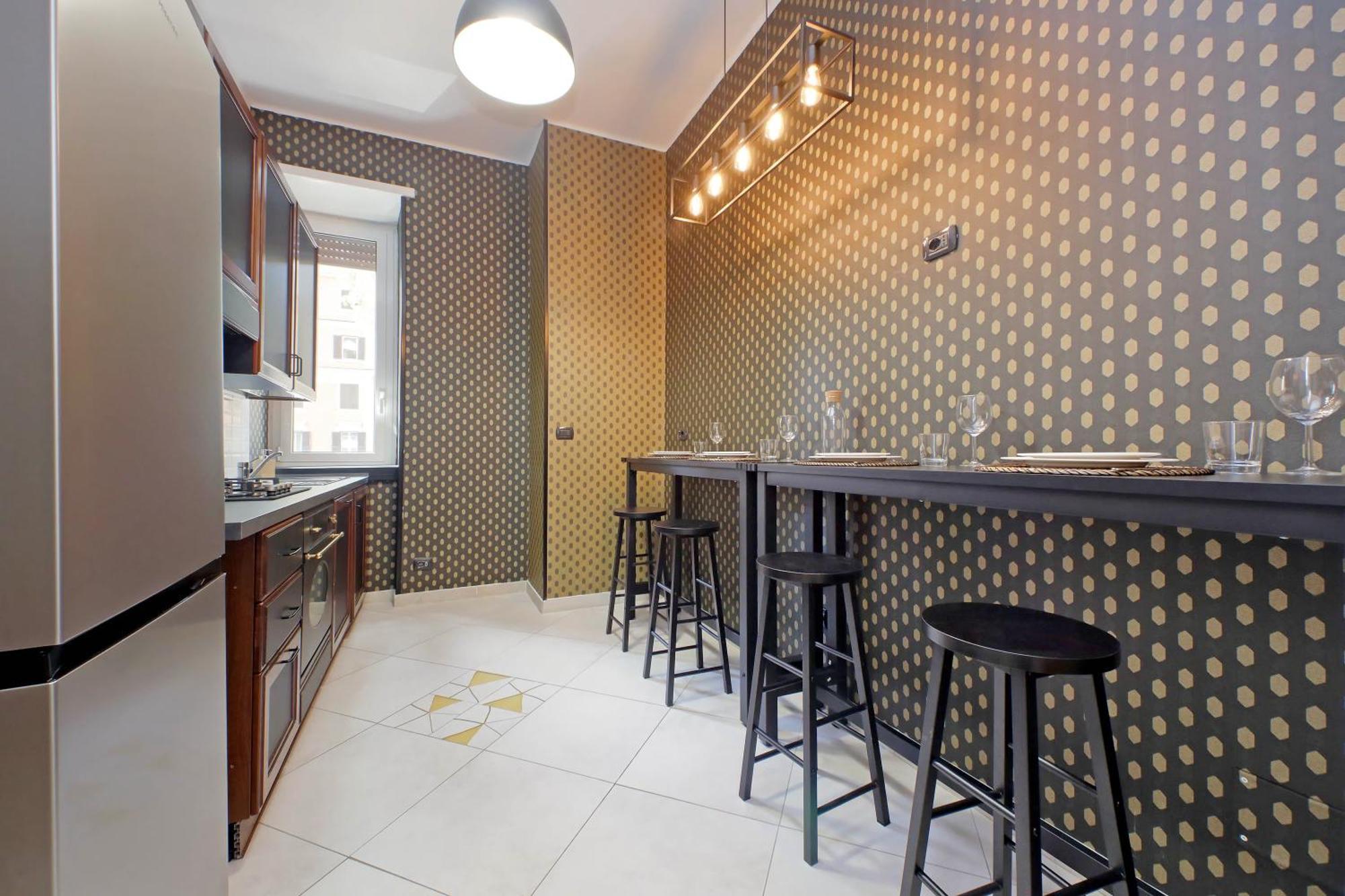 Appartamento Charme E Style: Splendid With 2 Bedrooms Roma
