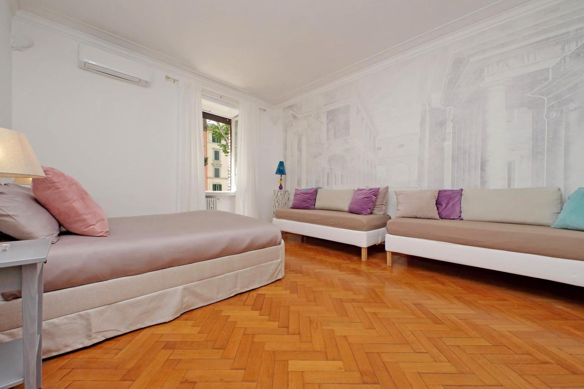 Appartamento Charme E Style: Splendid With 2 Bedrooms Roma
