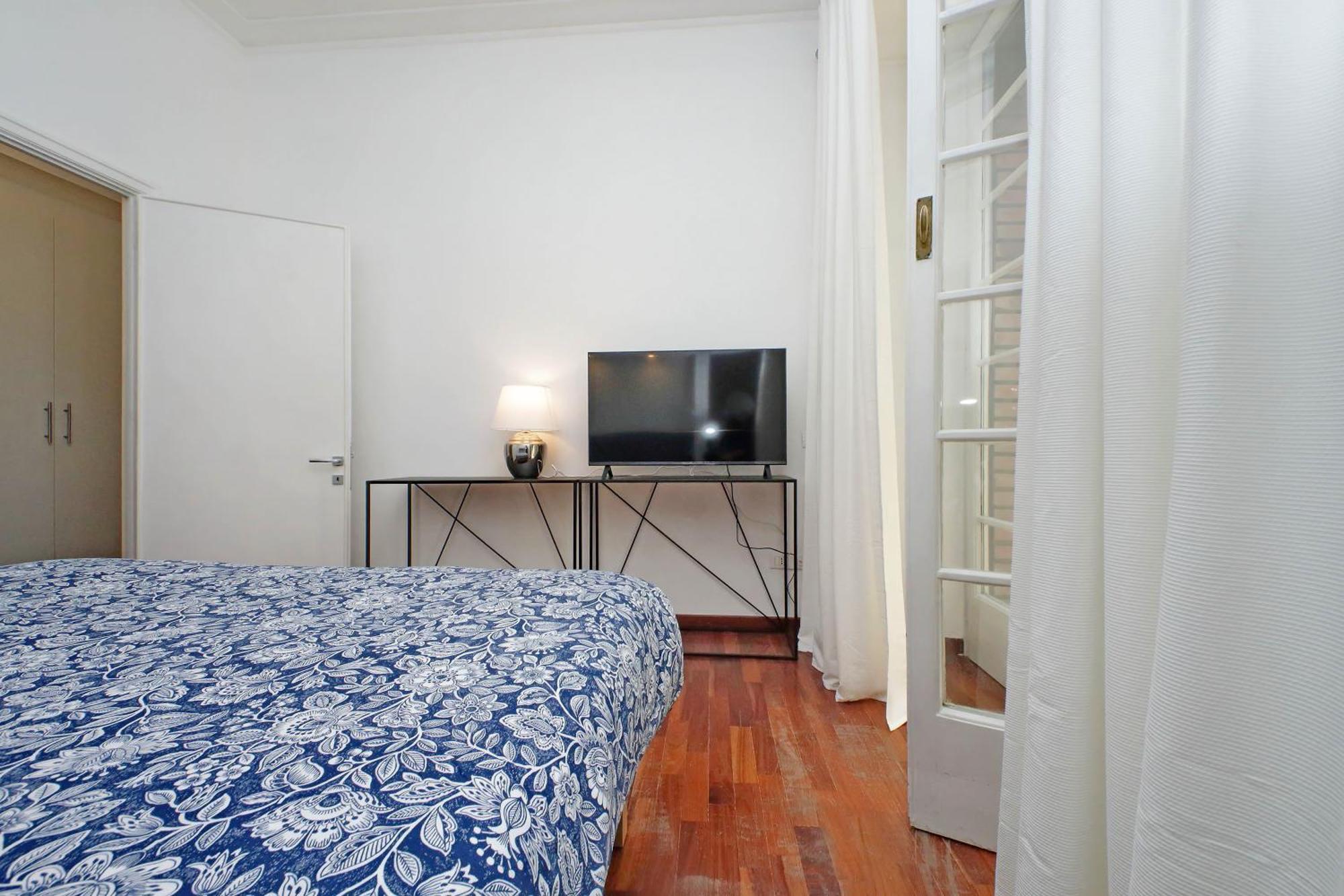 Charme E Style: Splendid With 2 Bedrooms Roma
