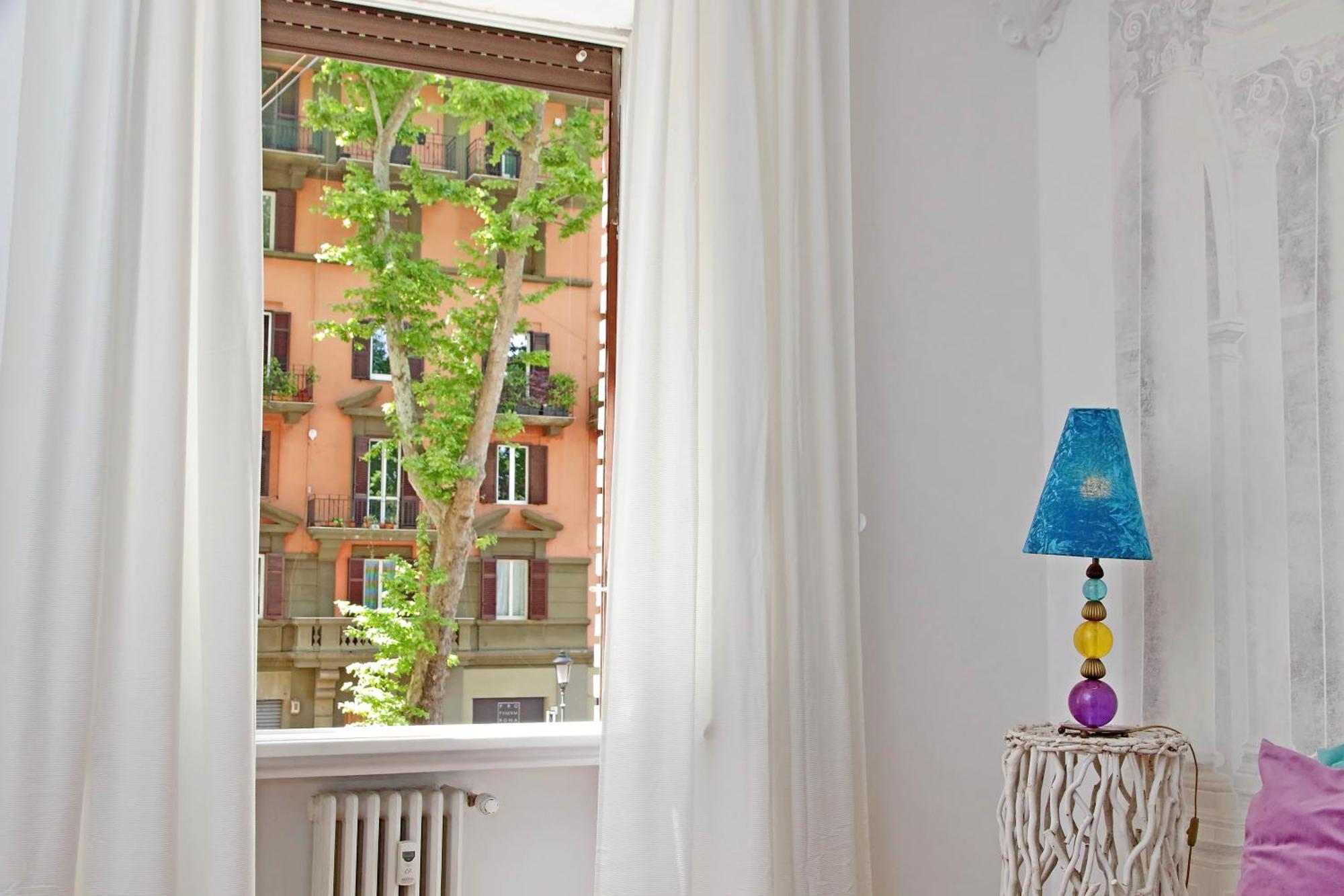 Appartamento Charme E Style: Splendid With 2 Bedrooms Roma